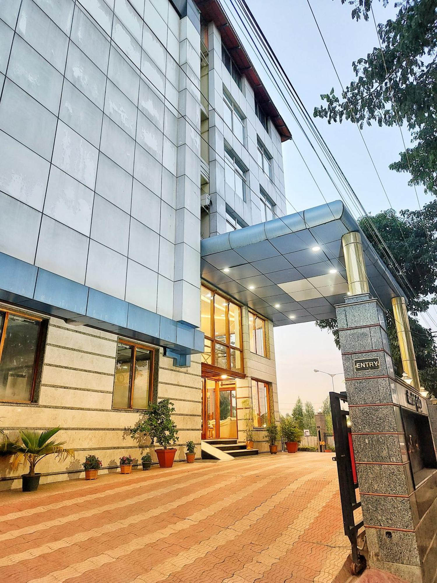 Hotel Presidency Kempegowda International Airport Bangalore Esterno foto